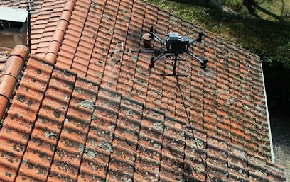 Drone En Action, Destruction De Frelons En Hauteur, Désinsectiseur et Dératiseur à Riom